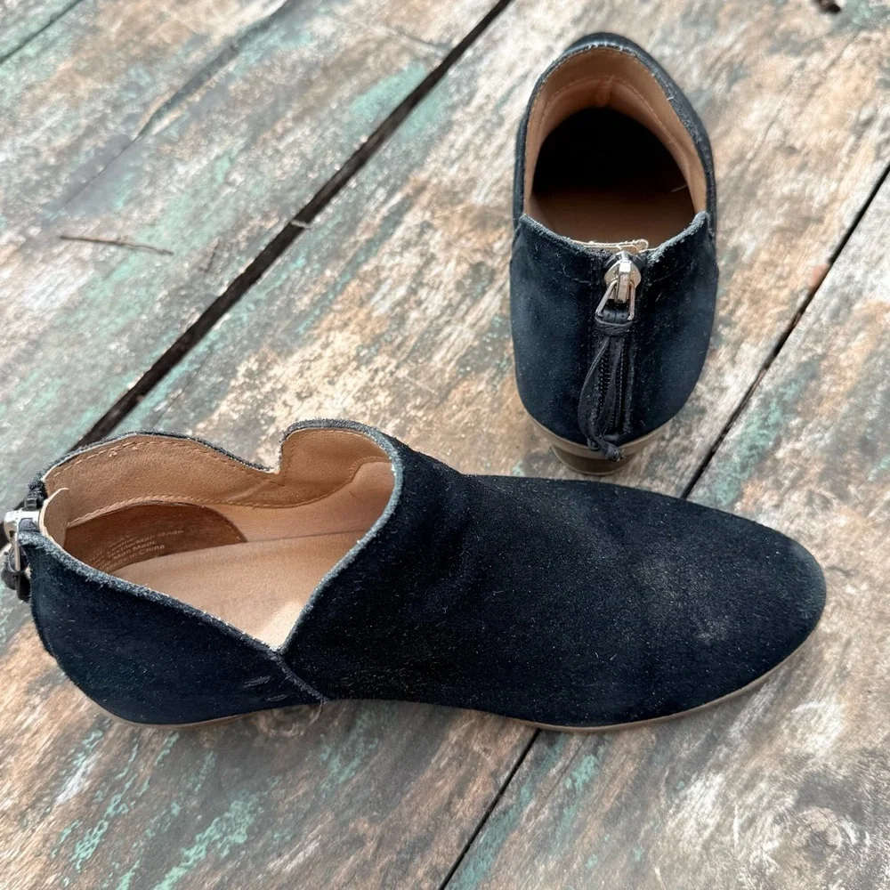 Kenneth Cole Reaction Black Suede Ankle Booties Back Zip Low Heel Size 6.5
